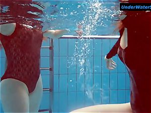 2 red-hot teenagers underwater