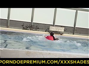gonzo SHADES - Latina with ginormous donk in xxx pool lovemaking